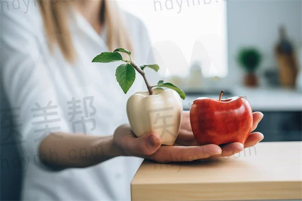 昆明友嘉齿科烤瓷牙收费范围约为3000元起至8000元起，现推出优惠活动，现价仅需2500元起！